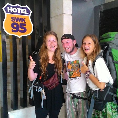 Swk 95 Hotel Σουραμπάγια Εξωτερικό φωτογραφία