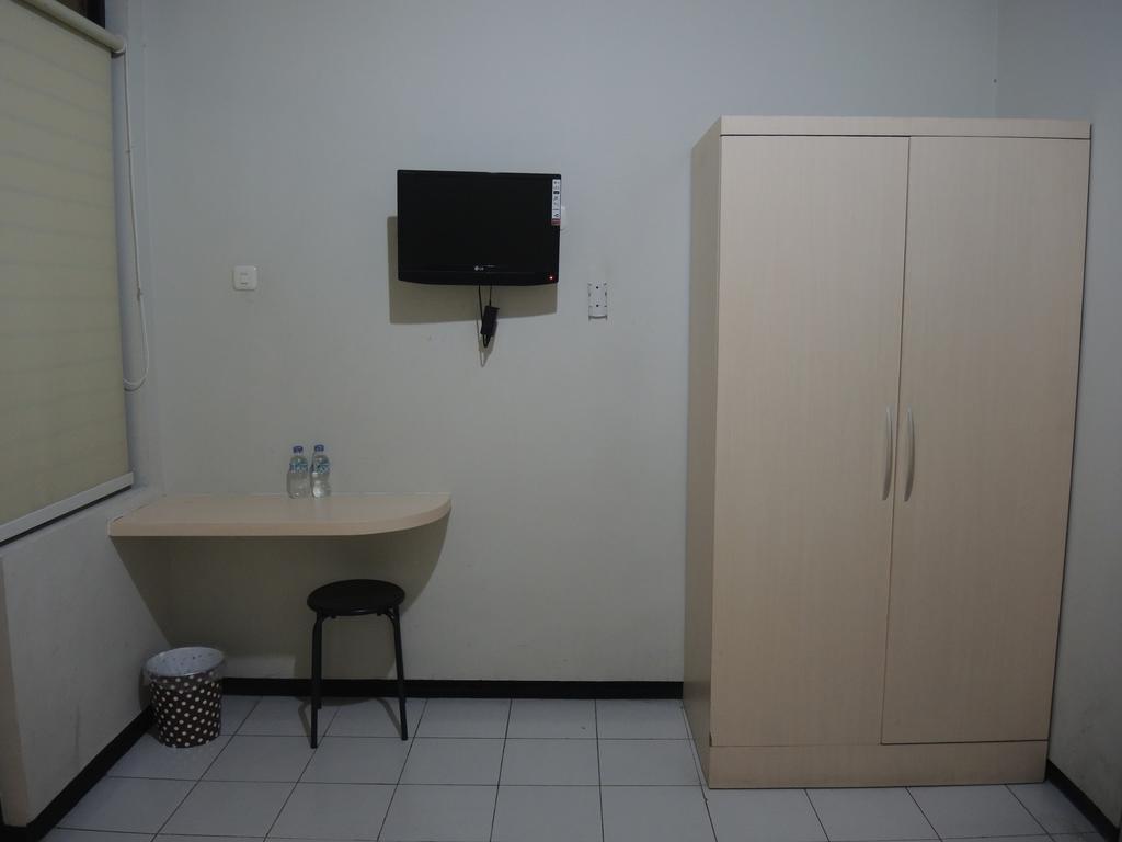 Swk 95 Hotel Σουραμπάγια Δωμάτιο φωτογραφία