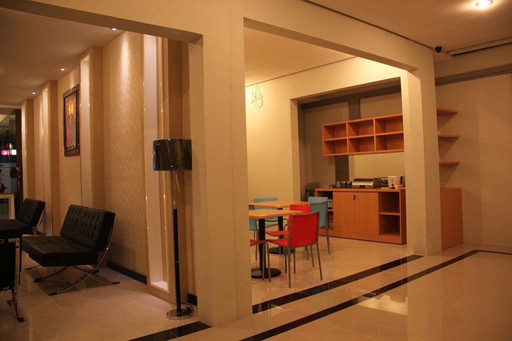Swk 95 Hotel Σουραμπάγια Εξωτερικό φωτογραφία
