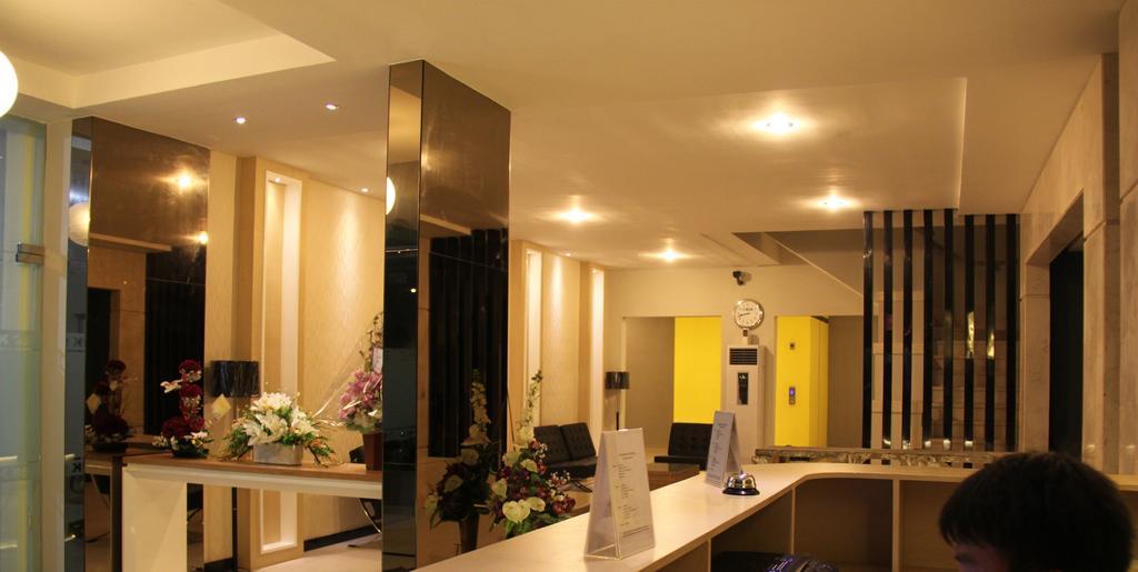 Swk 95 Hotel Σουραμπάγια Εξωτερικό φωτογραφία