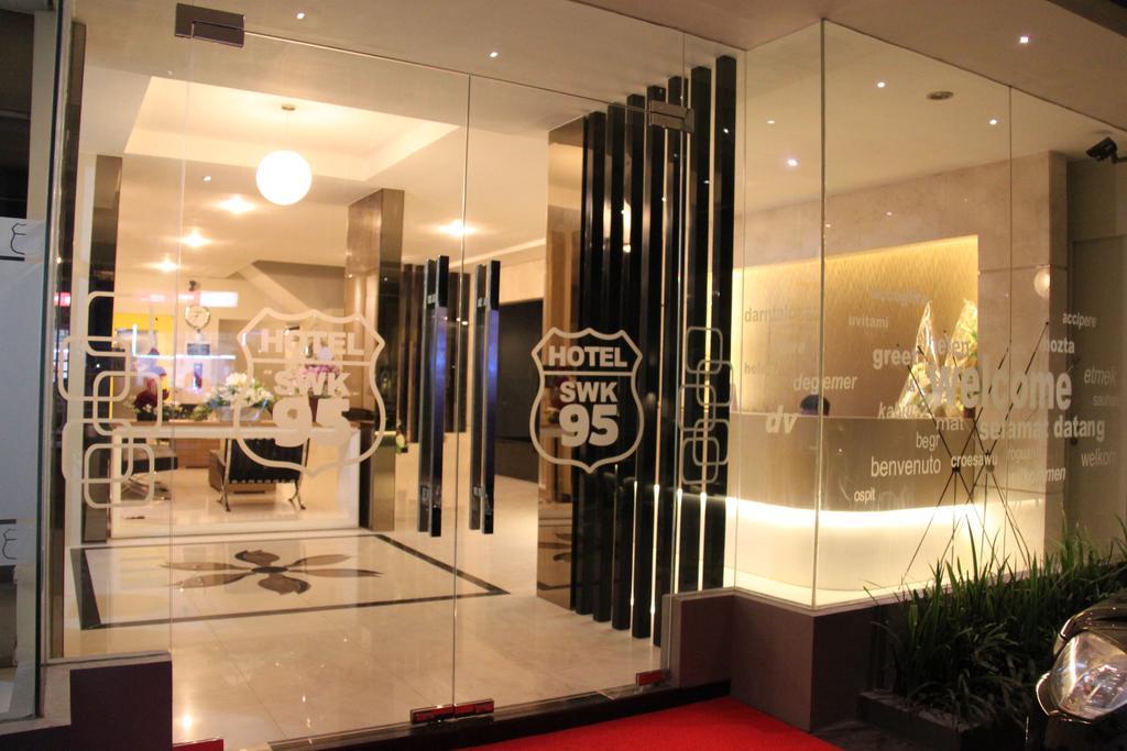 Swk 95 Hotel Σουραμπάγια Εξωτερικό φωτογραφία