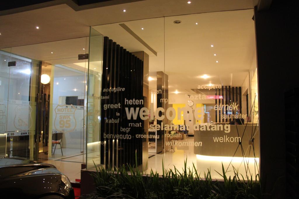 Swk 95 Hotel Σουραμπάγια Εξωτερικό φωτογραφία