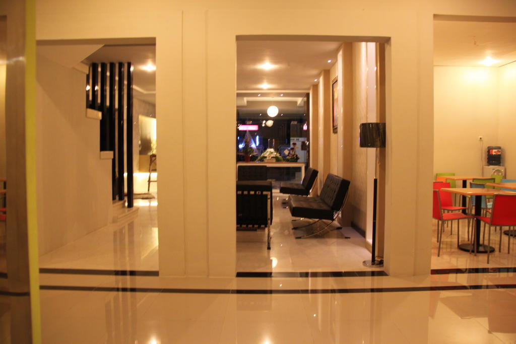 Swk 95 Hotel Σουραμπάγια Εξωτερικό φωτογραφία